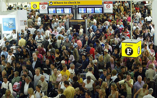 UK-crowded-arrivals