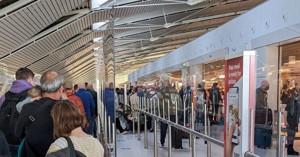 Amsterdam Schiphol security checkpoint queues