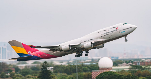 Asiana last 747 departs Taipei