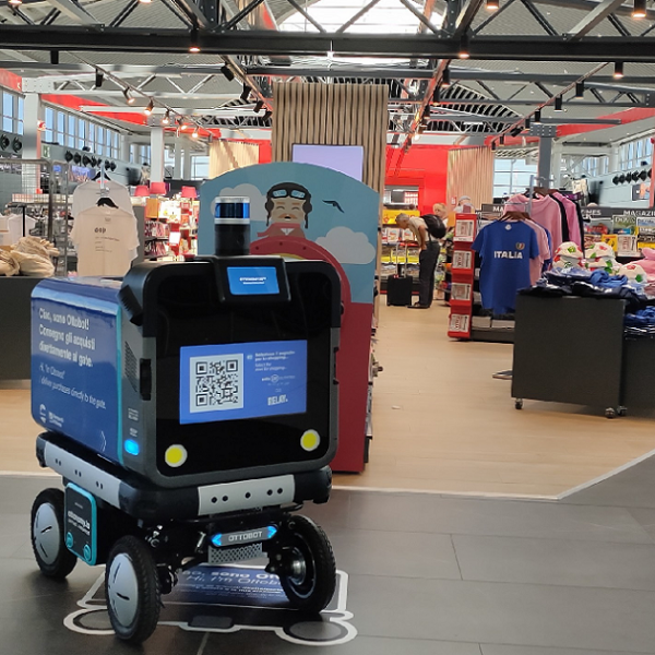 Robots deliver food to passengers at Rome Fiumicino Airport