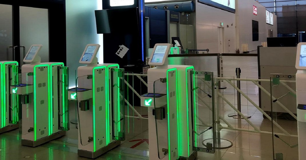 Kansai Airport installs 12 egates to check boarding passes PASSENGER
