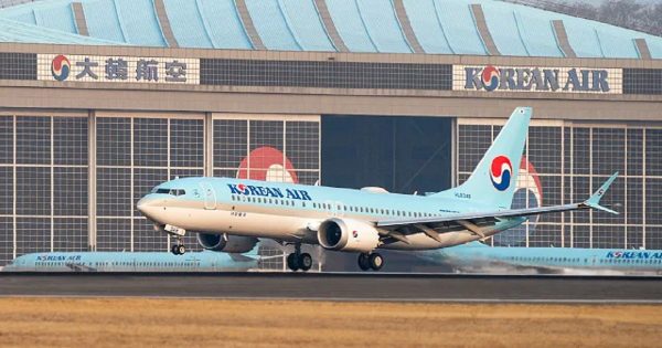 Korean Air's B737-8 landing at Gimpo Seoul Airport