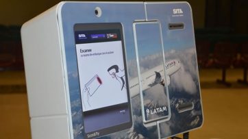 Leo the baggage robot on show in Santiago