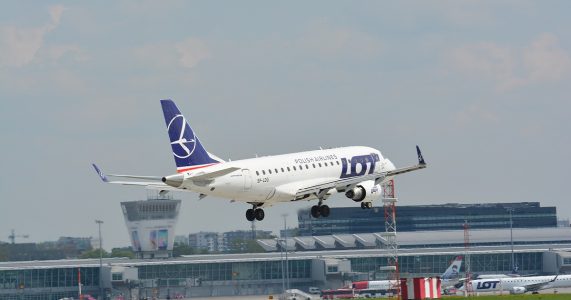 LOT introduces digital press for all its passengers