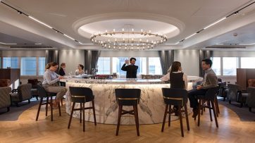 Qantas London Lounge cocktail bar