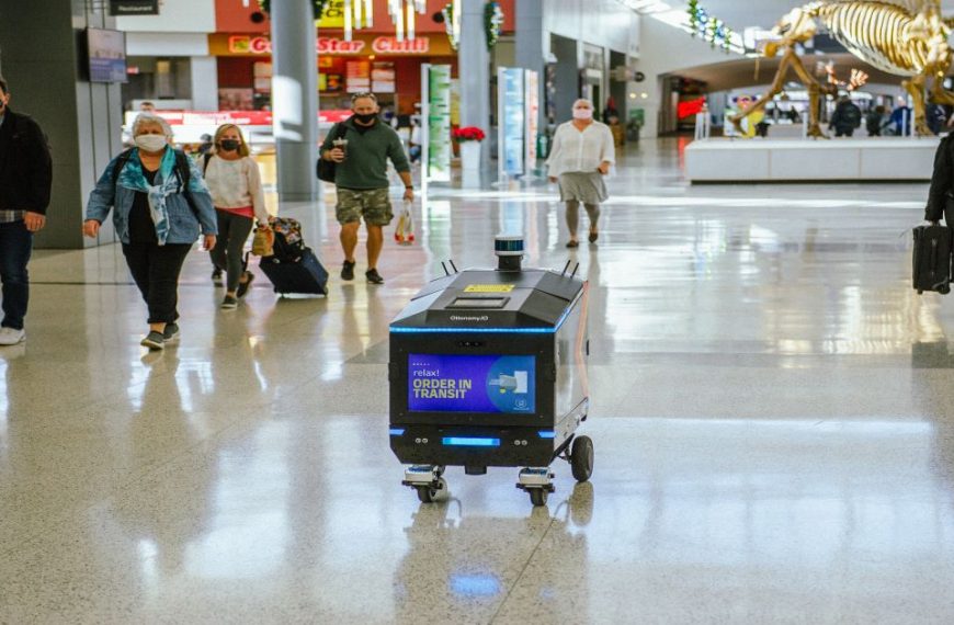 Robots deliver food and retail to passengers at Cincinnati Airport