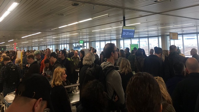 Schiphol security lines