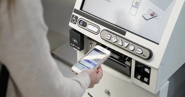 United touchless bagtag printing now in use at most US airports
